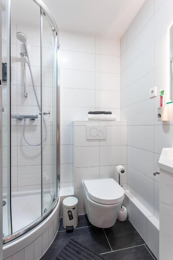 D&E - Paris-Disney - Holidays Apartment - Appartement De Vacances - 5 Chambres- 5 Sdb - 5 Bedrooms - 5 Bathrooms - Netflix Champs-Sur-Marne Esterno foto